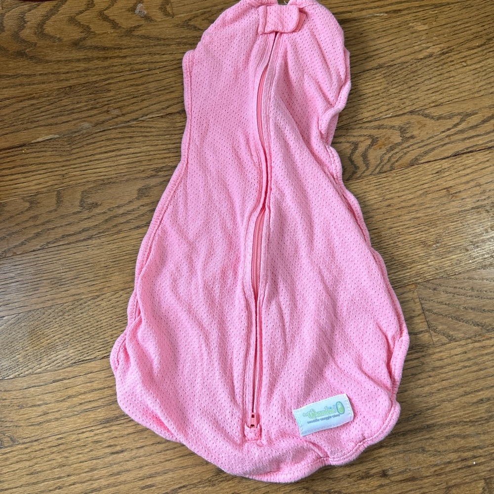 Woombie true air Pink mesh breathable baby swaddle
baby sleeping bag with zipper